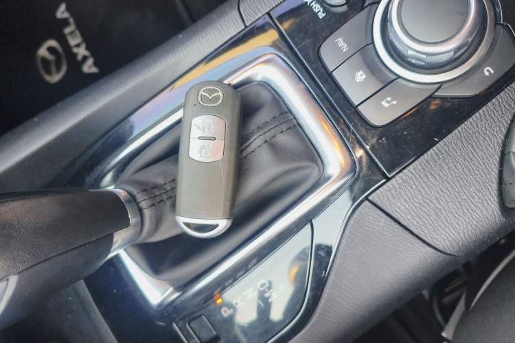 Used Mazda Mazda 3 Axela 2014 Hatchback 1.5L Automatic Luxury Model