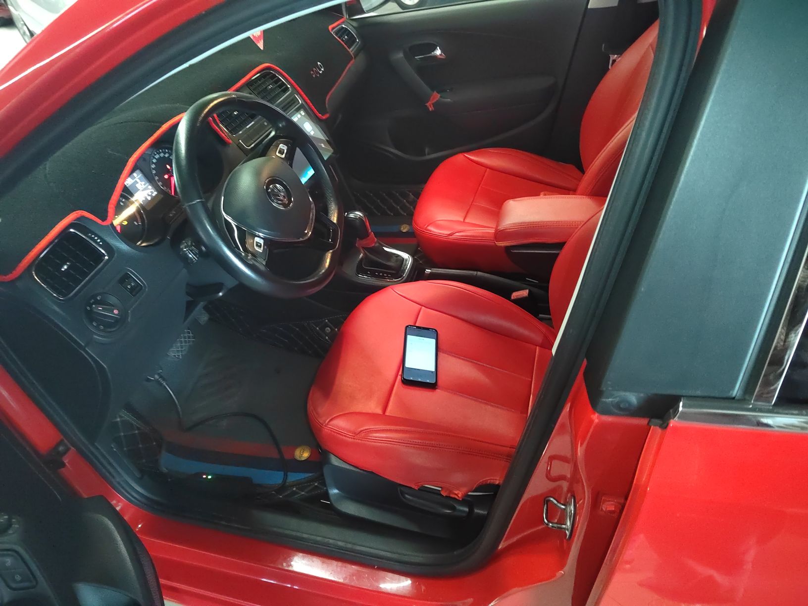 Переднее сиденье в автомобиле