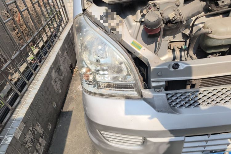 Used Wuling Rongguang 2019 1.5L Extended-Body Van Base Model with 5 Seats Right Front Headlight