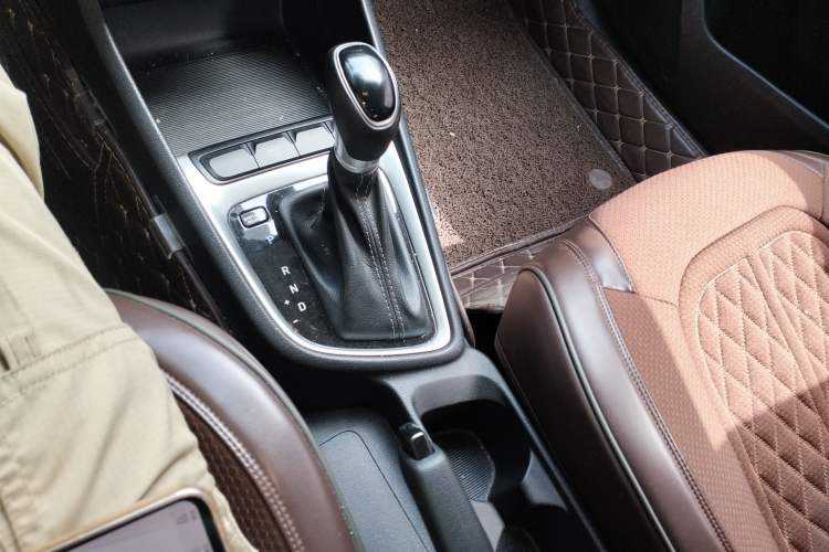 Used Hyundai Celesta 2018 1.6L Automatic GL Enjoyment Version China V Standard