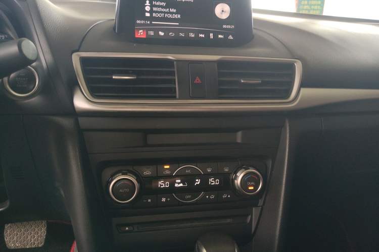 Used Mazda 3 Axela 2017 Sedan 1.5L Automatic Luxury Model China VI Standard