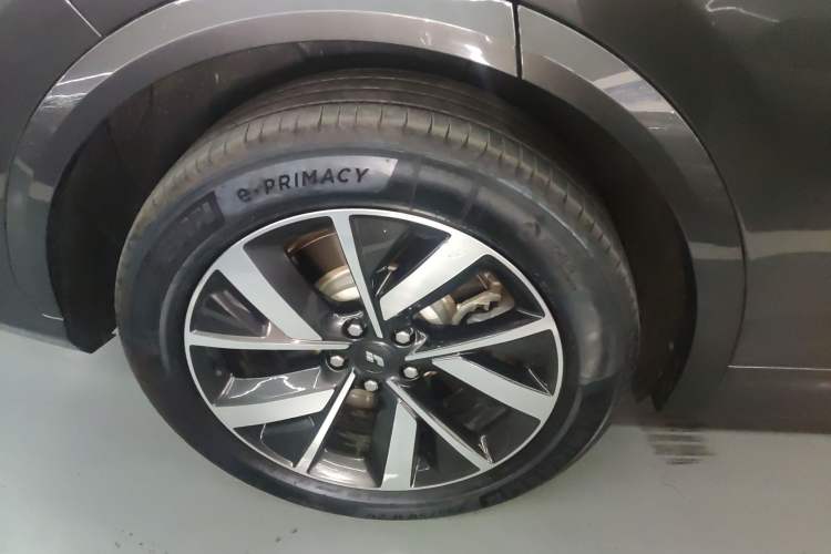 Used Li Auto L7 2023 Pro Model Right Rear Wheel Hub