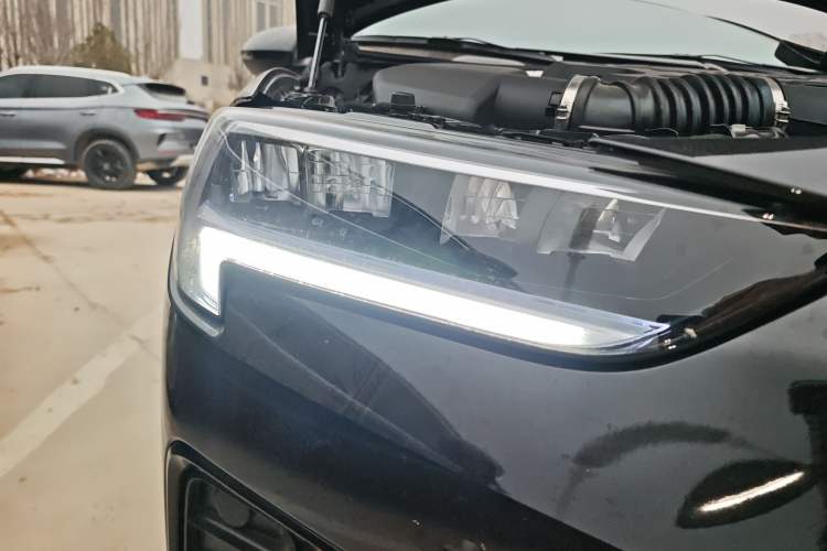 Used Buick Regal 2024 28T Luxury Edition Right Front Headlight