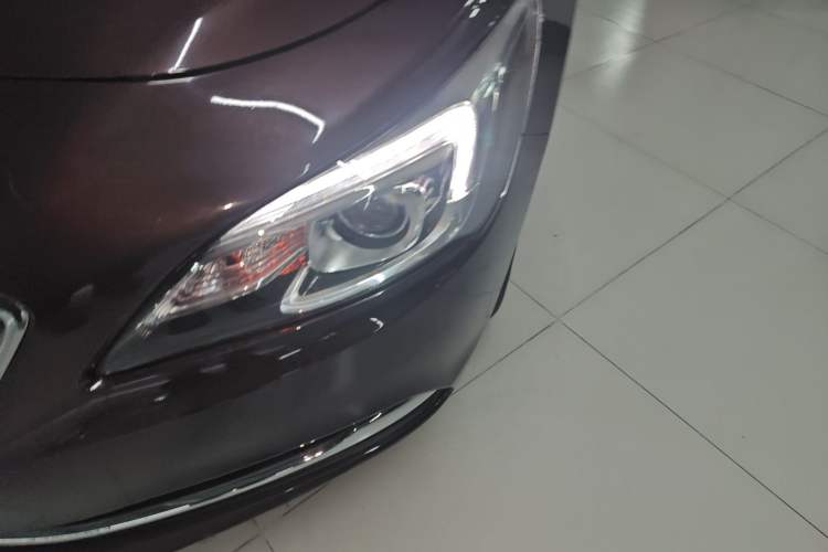 Used Buick LaCrosse 2016 20T Leading Model Left Front Headlight