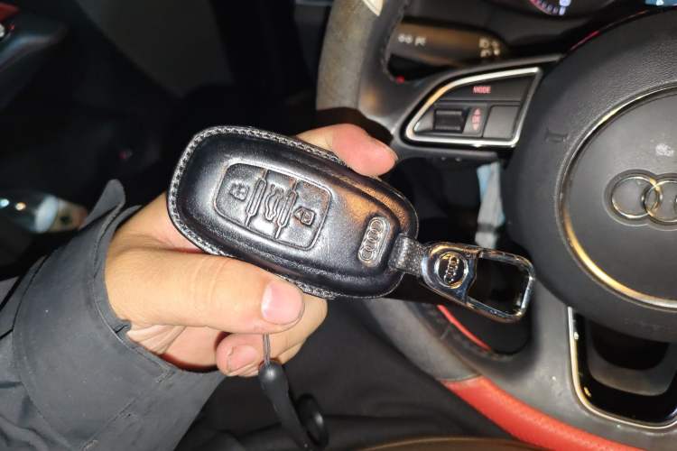 Used Audi Q5 2018 Collector's Edition 40 TFSI Technology Model Vehicle Key