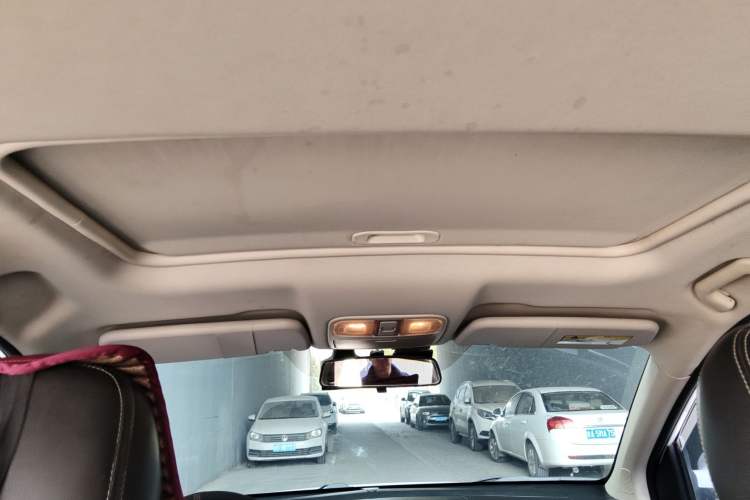 Used Dongfeng Fengon 580 2016 1.5T Manual Luxury Edition Headliner