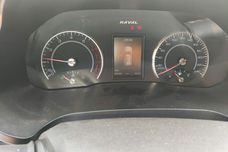 Used Haval H2s 2017 Red-Label 1.5T Manual Elite Model Odometer Close Up