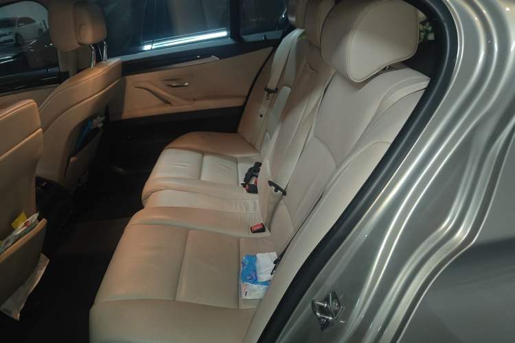 Used BMW 5 Series 2011 523Li Leading Model
