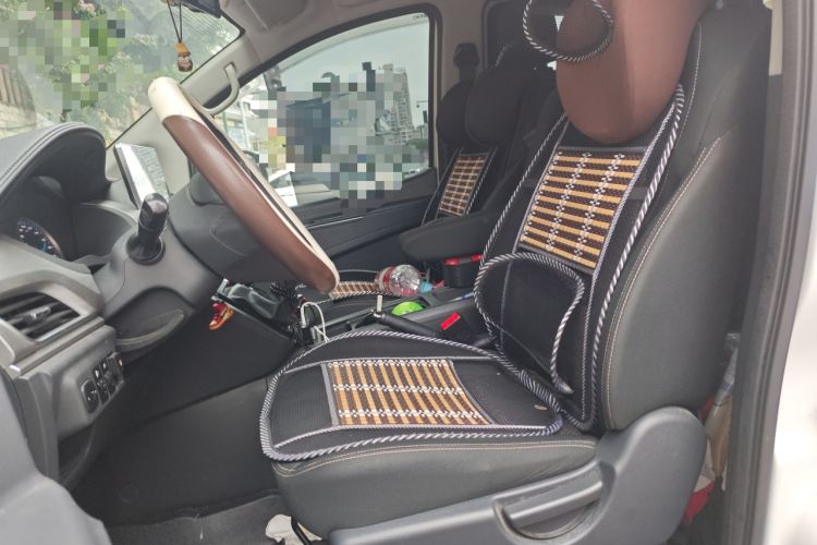 Used JAC Refine M3 2022 1.8L 7-seat Standard Edition
