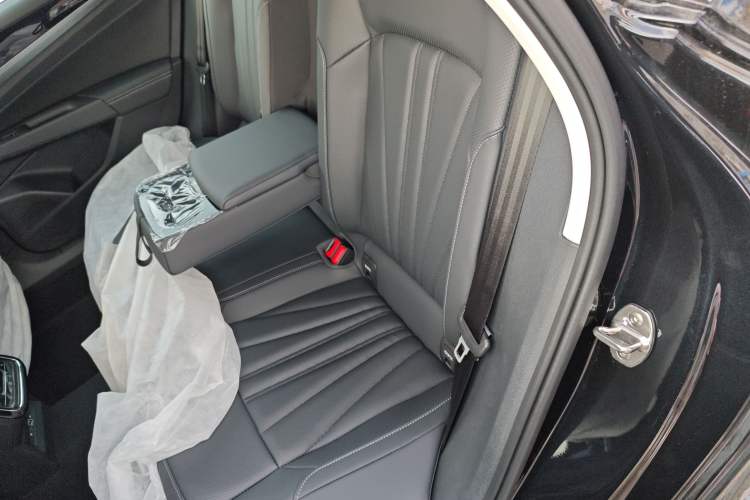 Used Volkswagen Passat 2026 Model, Outstanding 380TSI Longteng Edition Left Rear Seat