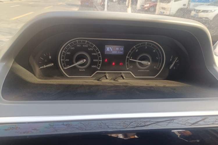 Used SAIC MAXUS Xintu V80 2019 2.5T Classic AMT Aoyuntong Short Wheelbase Mid-Roof 5/6-Seater Instrument Cluster