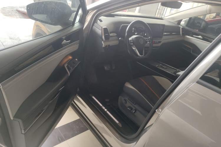 Used Volkswagen ID.6 CROZZ 2021 Long-Range PRO Edition Driver Seat