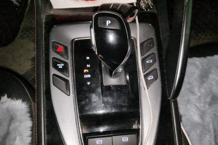 Used MG Pilot 2021 300TGI Automatic Two-Wheel Drive Trophy Prestige Edition Gear Lever