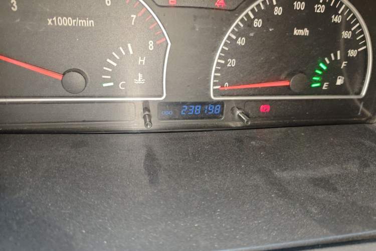 Used Dongfeng Shuaike 2011 1.5L Manual Comfort 7-Seater China IV Standard Odometer Close Up