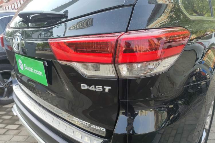 Used Toyota Highlander 2018 2.0T Four-Wheel Drive Prestige Version 7 Seats China VI Standard Right Rear Taillight