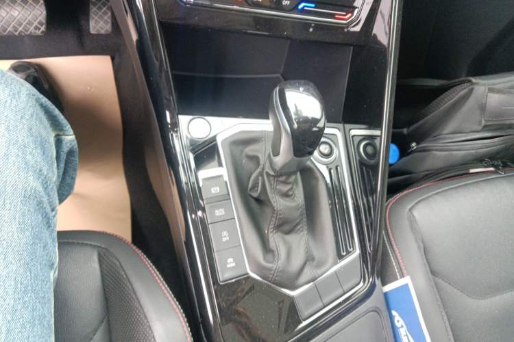 Used Volkswagen Tayron 2020 330TSI Two-Wheel Drive Luxury Smart Connectivity Version Gear Lever