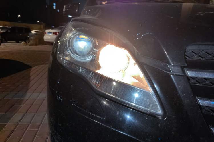 Used Mercedes-Benz R-Class 2014 R 400 4MATIC Business Model Right Front Headlight