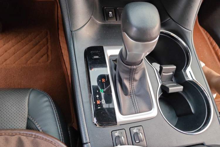 Used Toyota Highlander 2021 2.0T Four-Wheel Drive Luxury Edition 7 Seats Gear Lever