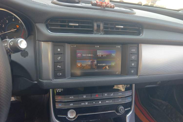 Used Jaguar XFL 2017 XFL 2.0T 200PS Elite Edition Audio And AC Panel