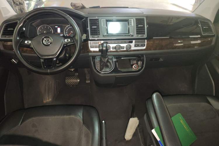 Used Volkswagen Multivan 2017 2.0 TSI Two-Wheel Drive Luxury Edition 7 Seats
