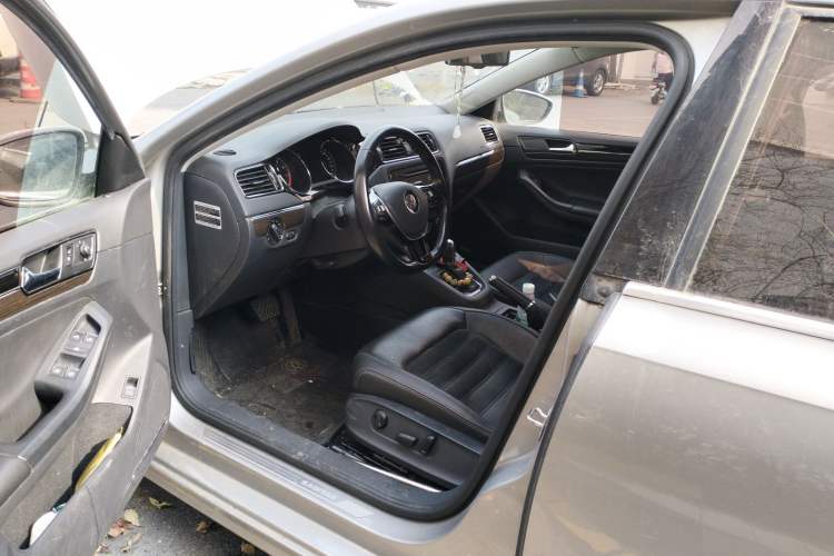 Used Volkswagen Sagitar 2015 230TSI Automatic Luxury Model