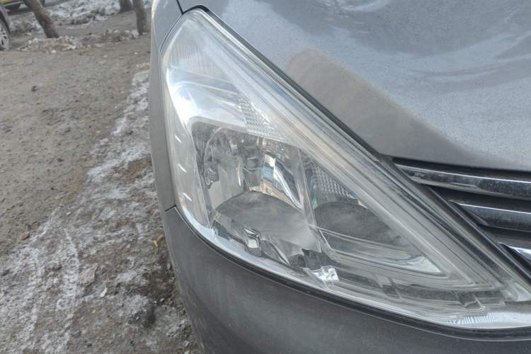 Used Nissan Livina 2013 1.6XE CVT Comfort Edition Right Front Headlight
