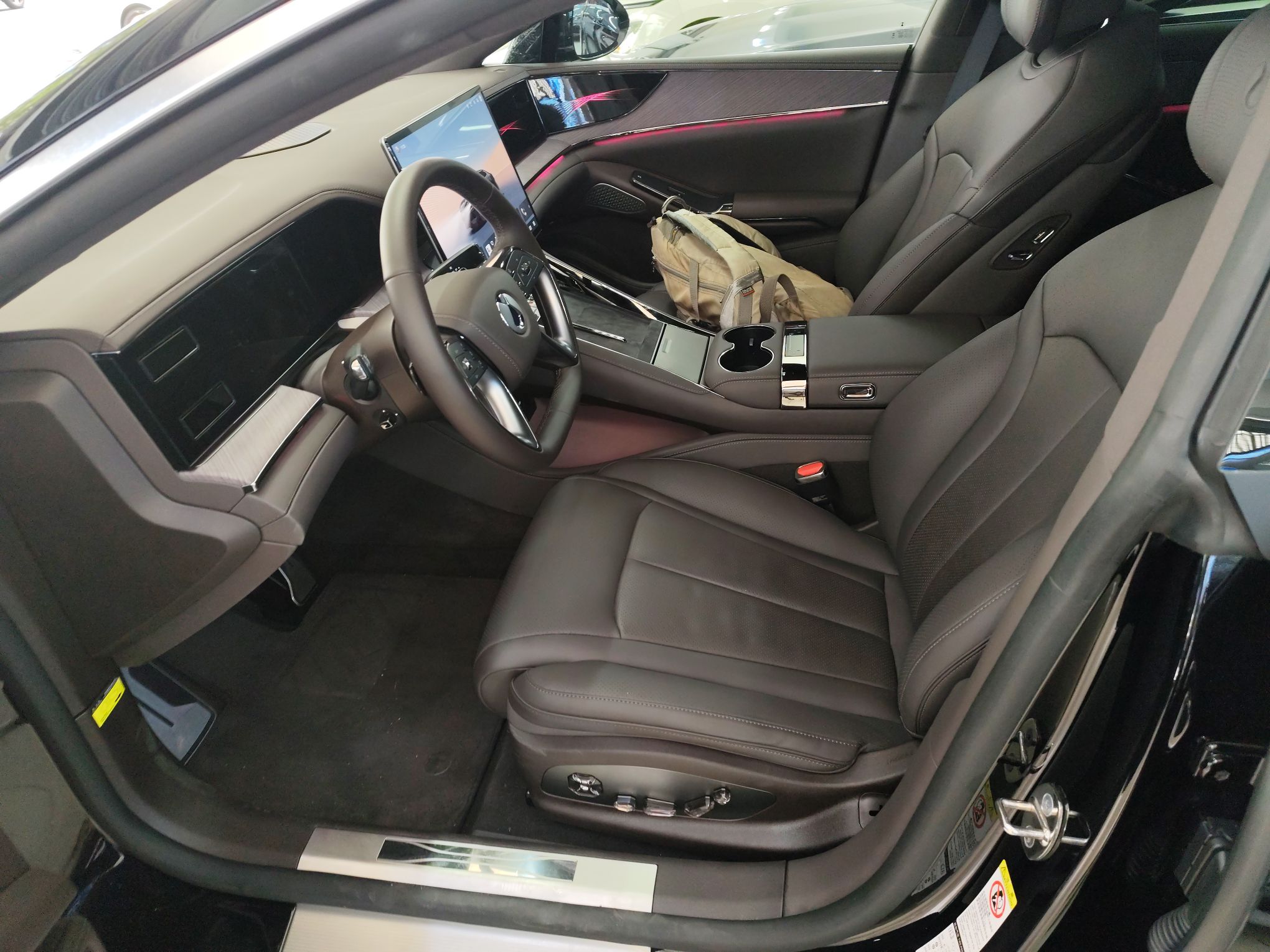 Переднее сиденье в автомобиле