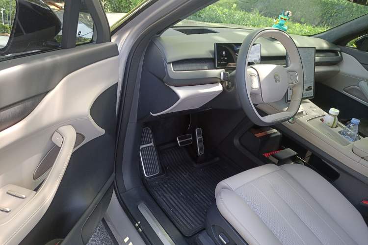 Used Nio ES8 2024 75 kWh Driver Seat