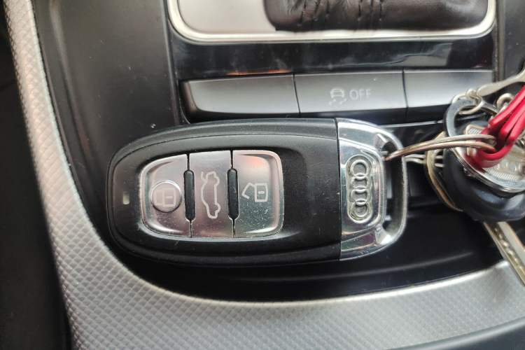 Used Audi A4L 2013 35 TFSI Automatic Standard Model Vehicle Key