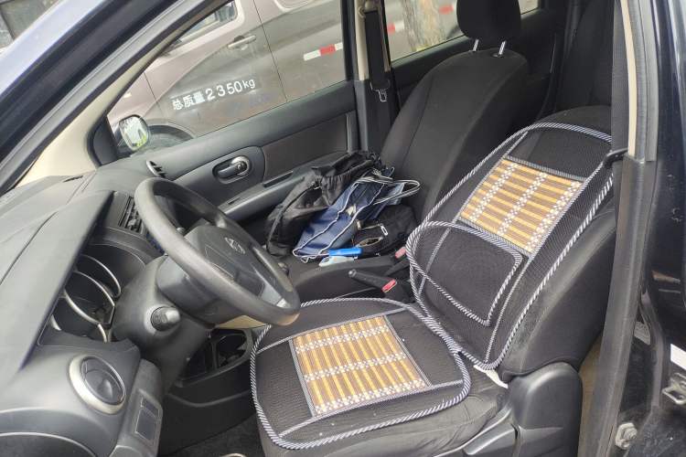 Used Nissan Livina 2010 Jingyue Edition 1.6L Manual All-Around Model