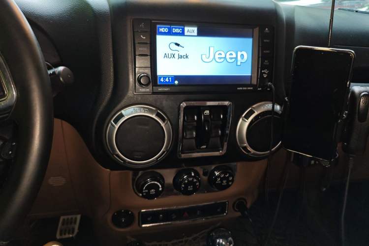 Used Jeep Wrangler 2013 3.6L Rubicon four-door model Audio And AC Panel