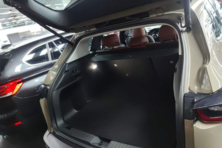 Used Mazda CX-50 2023 2.5L Luxury Edition Trunk