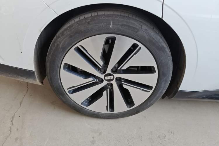 Used Geely Galaxy E8 2024 550 km Range Rear-Drive MAX