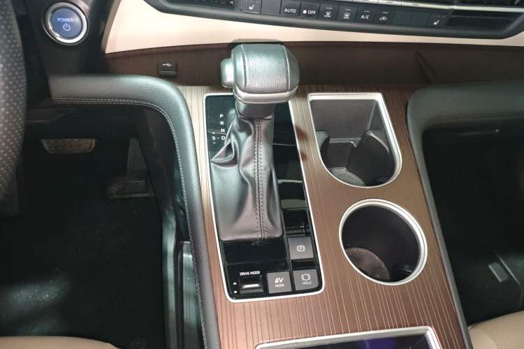 Used Toyota Granvia 2022 2.5L Hybrid Premium Edition