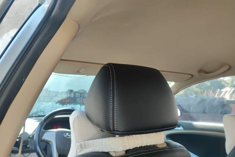 Used Hyundai Verna (older generation) 2010 Sedan 1.4L Manual Comfort GS