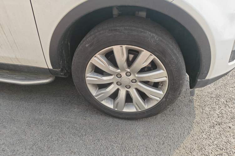 Used Land Rover Discovery Sport 2018 240 PS HSE LUXURY Edition Right Front Wheel Hub