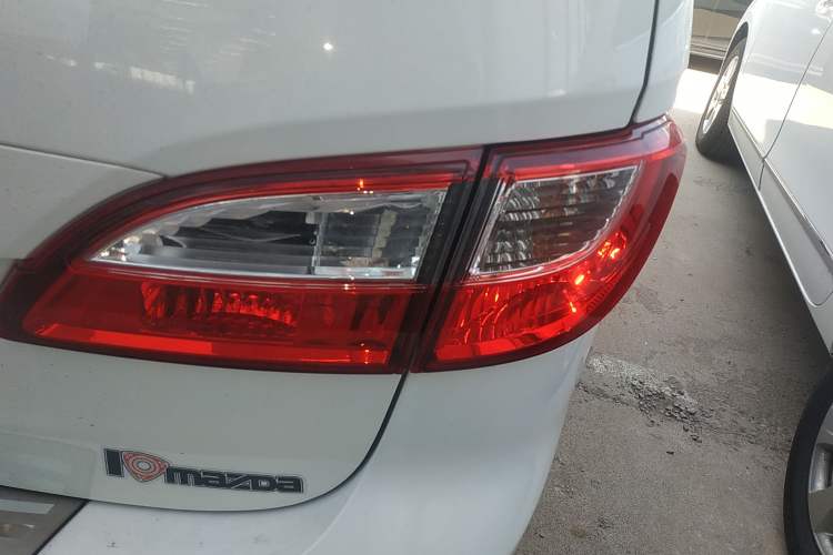 Used Mazda 5 2013 2.0L Automatic Luxury Edition Right Rear Taillight