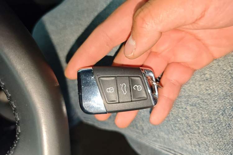 Used Volkswagen Magotan 2023 2 Million Units Commemorative Edition 330TSI DSG Luxury Version Vehicle Key