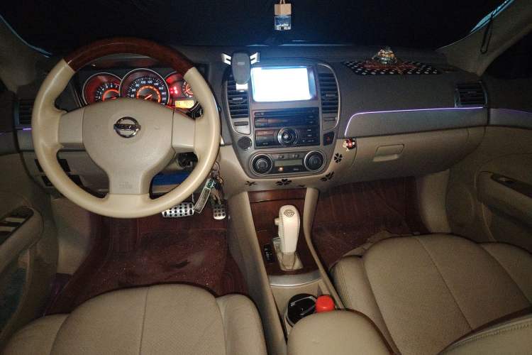 Used Nissan Sylphy 2012 Classic 1.6XE Automatic Comfort Edition Center Console