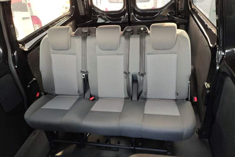 Used Ford Transit 2019 2.0T Diesel Multi-Purpose Commercial Vehicle Mid-Drive Mid-Roof 6-Seater China VI Standard
