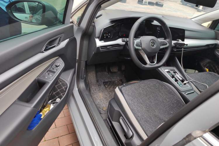 Used Volkswagen Golf 2021 280TSI DSG Pro First Edition Driver Seat