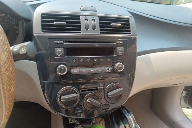 Used Nissan Tiida 2011 1.6L CVT Comfort Model Audio And AC Panel