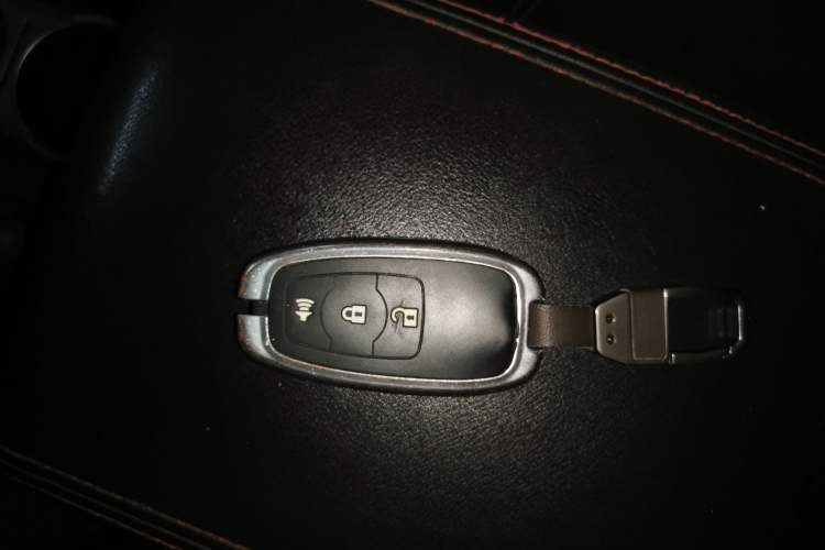 Used Haval H6 2015 Revised Version Sport Edition 1.5T Manual Transmission Two-Wheel Drive Elite Grade Vehicle Key