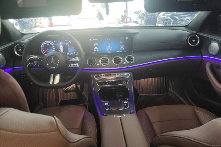 Used Mercedes-Benz E-Class 2023 Restyled E 300 L Sport Luxury Edition Center Console