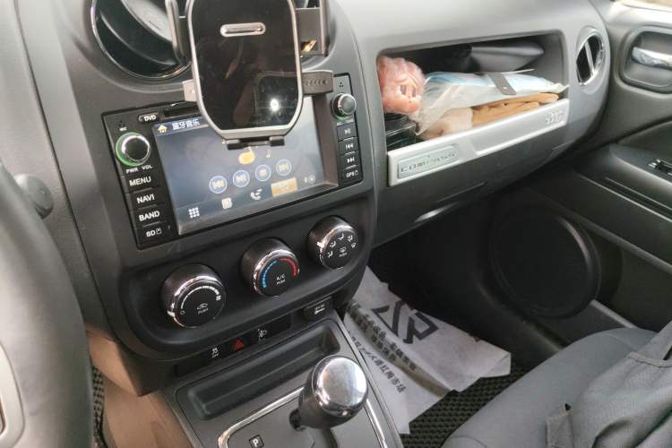 Used Jeep Compass 2014 2.0L two-wheel drive sport version Audio And AC Panel