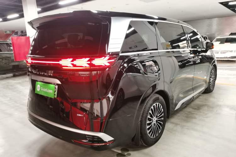 Used Denza D9 2023 DM-i 965 Luxury Model