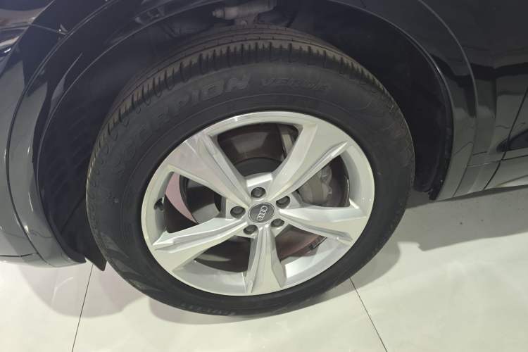 Used Audi Q5L 2018 40 TFSI Prestige Edition China VI Emission Standard Left Front Wheel Hub