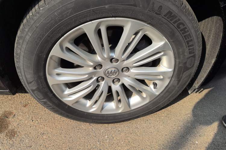 Used Buick LaCrosse 2016 20T Luxury Model Right Front Wheel Hub