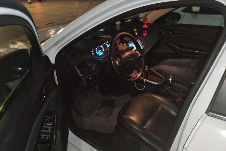 Used Ford Escort 2015 1.5L Automatic Fashion Model
