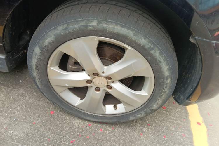 Used Mercedes-Benz M-Class  Right Front Wheel Hub